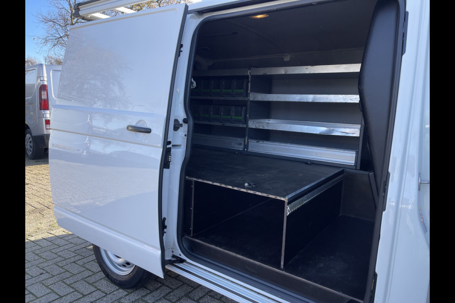Volkswagen Transporter 2.0 TDI 102pk L1H1 Comfortline / vaste prijs rijklaar € 14.950 ex btw / bpm vrij / euro 6 diesel / Bott ingerichte laadruimte / airco / cruise / imperial / trekhaak !