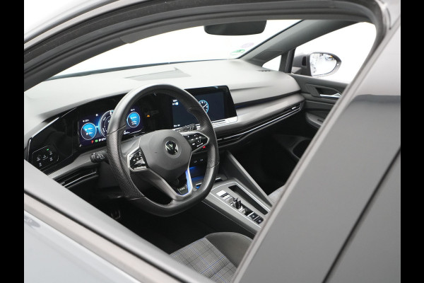 Volkswagen Golf 1.4 eHybrid 245pk GTE Panorama Trekhaak Camera Carplay Sideassist 327