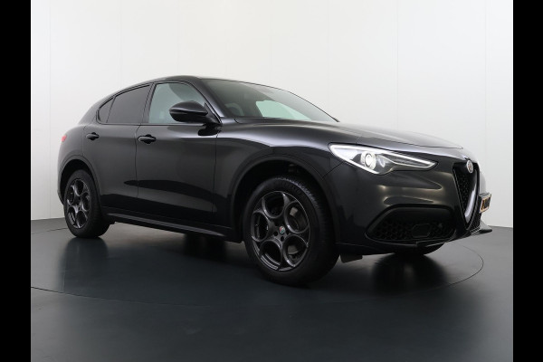 Alfa Romeo Stelvio 2.0 T AWD Super | BOMVOL| STOEL/ STUURVERW.| ELEK. ACHTERKLEP| CAMERA| MEM. STOEL| DODE HOEK| APPLE CARPLAY| RIJKLAARPRIJS. INCL 12 MND BOVAG GARANTIE