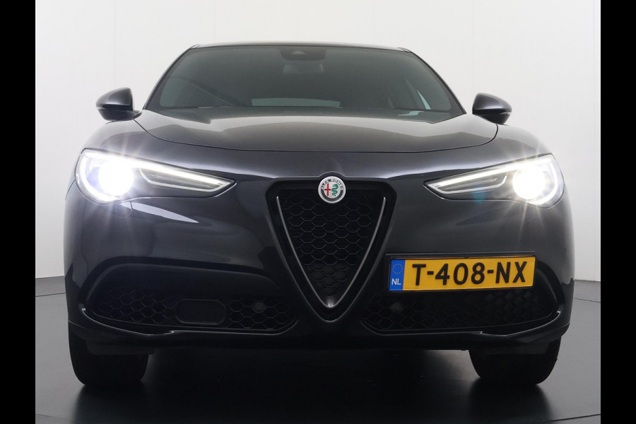 Alfa Romeo Stelvio 2.0 T AWD Super | BOMVOL| STOEL/ STUURVERW.| ELEK. ACHTERKLEP| CAMERA| MEM. STOEL| DODE HOEK| APPLE CARPLAY| RIJKLAARPRIJS. INCL 12 MND BOVAG GARANTIE