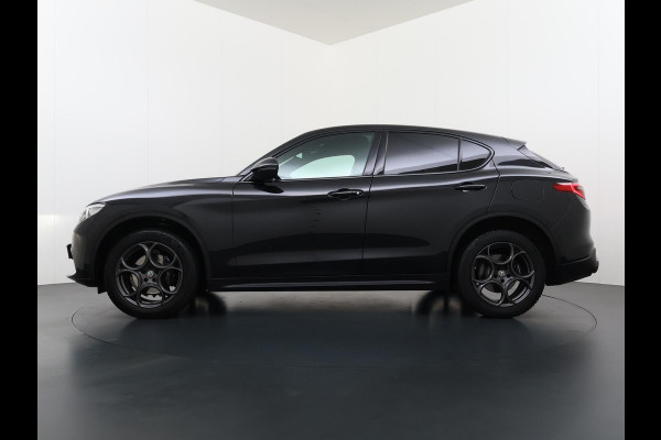 Alfa Romeo Stelvio 2.0 T AWD Super | BOMVOL| STOEL/ STUURVERW.| ELEK. ACHTERKLEP| CAMERA| MEM. STOEL| DODE HOEK| APPLE CARPLAY| RIJKLAARPRIJS. INCL 12 MND BOVAG GARANTIE