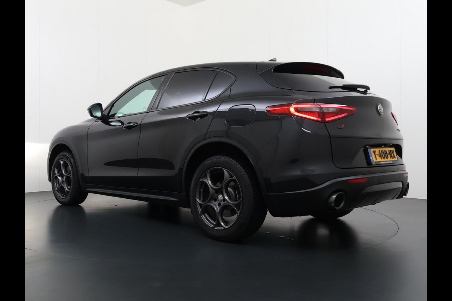 Alfa Romeo Stelvio 2.0 T AWD Super | BOMVOL| STOEL/ STUURVERW.| ELEK. ACHTERKLEP| CAMERA| MEM. STOEL| DODE HOEK| APPLE CARPLAY| RIJKLAARPRIJS. INCL 12 MND BOVAG GARANTIE