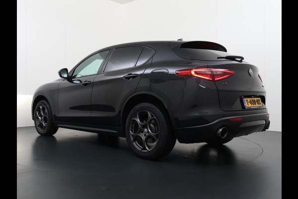 Alfa Romeo Stelvio 2.0 T AWD Super | BOMVOL| STOEL/ STUURVERW.| ELEK. ACHTERKLEP| CAMERA| MEM. STOEL| DODE HOEK| APPLE CARPLAY| RIJKLAARPRIJS. INCL 12 MND BOVAG GARANTIE