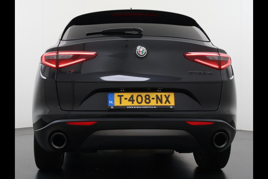 Alfa Romeo Stelvio 2.0 T AWD Super | BOMVOL| STOEL/ STUURVERW.| ELEK. ACHTERKLEP| CAMERA| MEM. STOEL| DODE HOEK| APPLE CARPLAY| RIJKLAARPRIJS. INCL 12 MND BOVAG GARANTIE