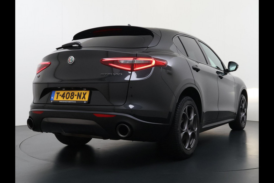 Alfa Romeo Stelvio 2.0 T AWD Super | BOMVOL| STOEL/ STUURVERW.| ELEK. ACHTERKLEP| CAMERA| MEM. STOEL| DODE HOEK| APPLE CARPLAY| RIJKLAARPRIJS. INCL 12 MND BOVAG GARANTIE