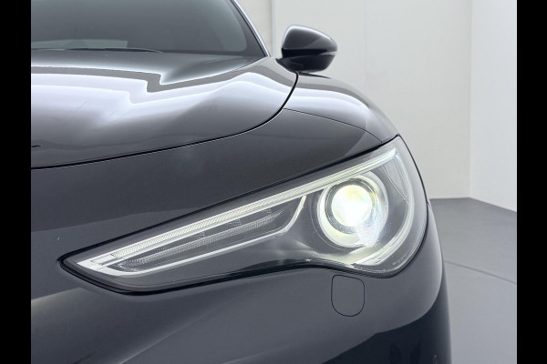 Alfa Romeo Stelvio 2.0 T AWD Super | BOMVOL| STOEL/ STUURVERW.| ELEK. ACHTERKLEP| CAMERA| MEM. STOEL| DODE HOEK| APPLE CARPLAY| RIJKLAARPRIJS. INCL 12 MND BOVAG GARANTIE