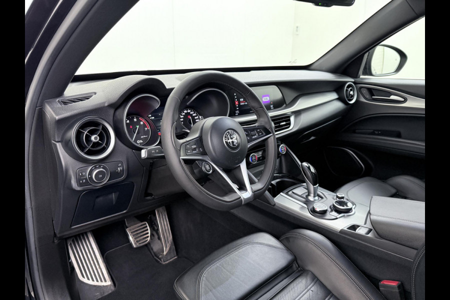 Alfa Romeo Stelvio 2.0 T AWD Super | BOMVOL| STOEL/ STUURVERW.| ELEK. ACHTERKLEP| CAMERA| MEM. STOEL| DODE HOEK| APPLE CARPLAY| RIJKLAARPRIJS. INCL 12 MND BOVAG GARANTIE