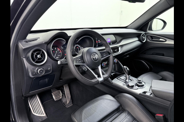 Alfa Romeo Stelvio 2.0 T AWD Super | BOMVOL| STOEL/ STUURVERW.| ELEK. ACHTERKLEP| CAMERA| MEM. STOEL| DODE HOEK| APPLE CARPLAY| RIJKLAARPRIJS. INCL 12 MND BOVAG GARANTIE