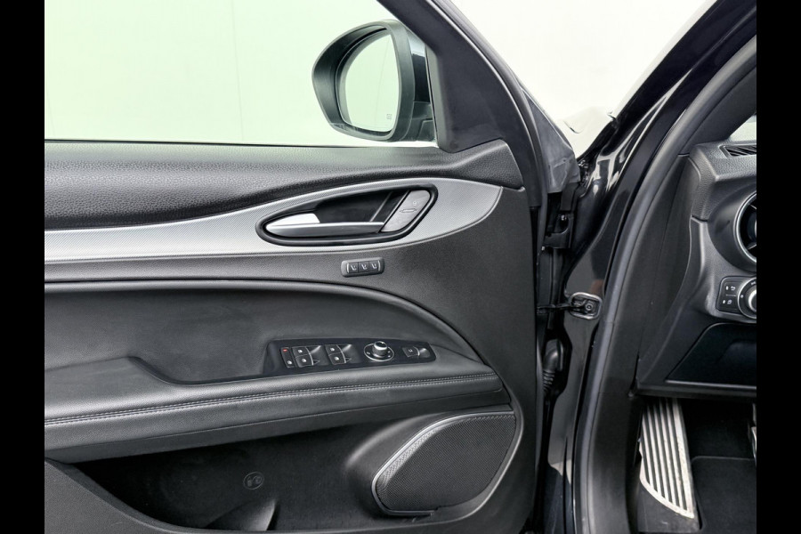 Alfa Romeo Stelvio 2.0 T AWD Super | BOMVOL| STOEL/ STUURVERW.| ELEK. ACHTERKLEP| CAMERA| MEM. STOEL| DODE HOEK| APPLE CARPLAY| RIJKLAARPRIJS. INCL 12 MND BOVAG GARANTIE