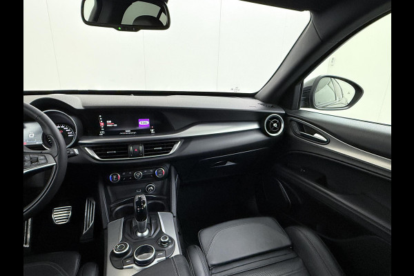 Alfa Romeo Stelvio 2.0 T AWD Super | BOMVOL| STOEL/ STUURVERW.| ELEK. ACHTERKLEP| CAMERA| MEM. STOEL| DODE HOEK| APPLE CARPLAY| RIJKLAARPRIJS. INCL 12 MND BOVAG GARANTIE
