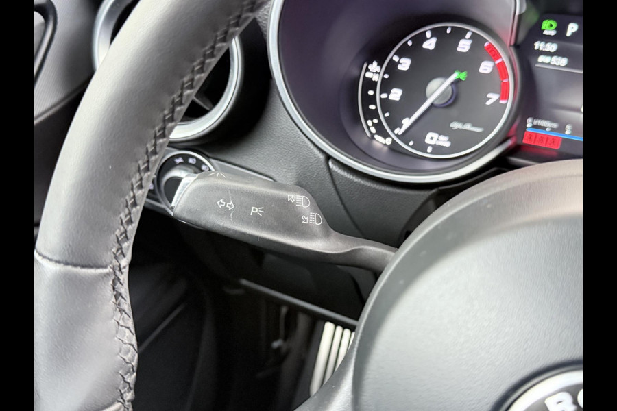 Alfa Romeo Stelvio 2.0 T AWD Super | BOMVOL| STOEL/ STUURVERW.| ELEK. ACHTERKLEP| CAMERA| MEM. STOEL| DODE HOEK| APPLE CARPLAY| RIJKLAARPRIJS. INCL 12 MND BOVAG GARANTIE