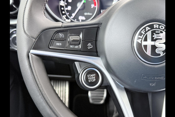 Alfa Romeo Stelvio 2.0 T AWD Super | BOMVOL| STOEL/ STUURVERW.| ELEK. ACHTERKLEP| CAMERA| MEM. STOEL| DODE HOEK| APPLE CARPLAY| RIJKLAARPRIJS. INCL 12 MND BOVAG GARANTIE