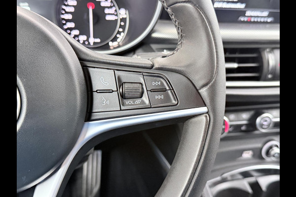 Alfa Romeo Stelvio 2.0 T AWD Super | BOMVOL| STOEL/ STUURVERW.| ELEK. ACHTERKLEP| CAMERA| MEM. STOEL| DODE HOEK| APPLE CARPLAY| RIJKLAARPRIJS. INCL 12 MND BOVAG GARANTIE