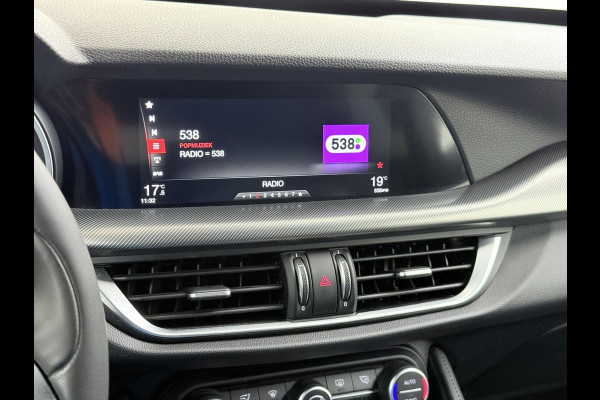 Alfa Romeo Stelvio 2.0 T AWD Super | BOMVOL| STOEL/ STUURVERW.| ELEK. ACHTERKLEP| CAMERA| MEM. STOEL| DODE HOEK| APPLE CARPLAY| RIJKLAARPRIJS. INCL 12 MND BOVAG GARANTIE