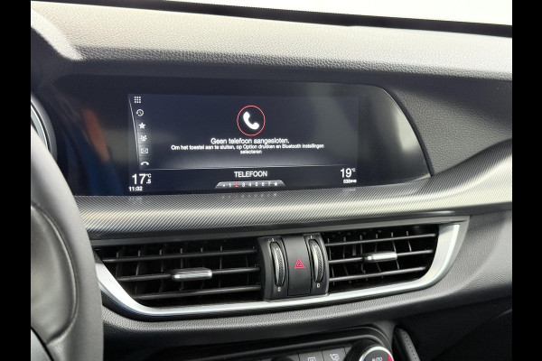 Alfa Romeo Stelvio 2.0 T AWD Super | BOMVOL| STOEL/ STUURVERW.| ELEK. ACHTERKLEP| CAMERA| MEM. STOEL| DODE HOEK| APPLE CARPLAY| RIJKLAARPRIJS. INCL 12 MND BOVAG GARANTIE