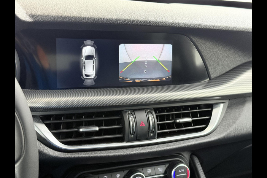 Alfa Romeo Stelvio 2.0 T AWD Super | BOMVOL| STOEL/ STUURVERW.| ELEK. ACHTERKLEP| CAMERA| MEM. STOEL| DODE HOEK| APPLE CARPLAY| RIJKLAARPRIJS. INCL 12 MND BOVAG GARANTIE