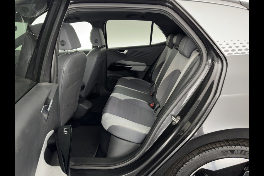 Volkswagen ID.3 First Max 58 kWh [ 3-Fase ] {SOH-91%} (INCL.BTW)  *PANO | HEAD-UP | ADAPTIVE-CRUISE | FULL-LED | BLIND-SPOT | CAMERA | KEYLESS | MICROFIBRE | AMBIENT-LIGHT | NAVI-FULLMAP | DAB+ | ECC | PDC | HEATED-SPORTSEATS | DIGI-COCKPIT | 20