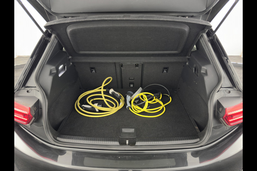 Volkswagen ID.3 First Max 58 kWh [ 3-Fase ] {SOH-91%} (INCL.BTW)  *PANO | HEAD-UP | ADAPTIVE-CRUISE | FULL-LED | BLIND-SPOT | CAMERA | KEYLESS | MICROFIBRE | AMBIENT-LIGHT | NAVI-FULLMAP | DAB+ | ECC | PDC | HEATED-SPORTSEATS | DIGI-COCKPIT | 20