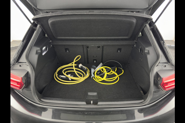 Volkswagen ID.3 First Max 58 kWh [ 3-Fase ] {SOH-91%} (INCL.BTW)  *PANO | HEAD-UP | ADAPTIVE-CRUISE | FULL-LED | BLIND-SPOT | CAMERA | KEYLESS | MICROFIBRE | AMBIENT-LIGHT | NAVI-FULLMAP | DAB+ | ECC | PDC | HEATED-SPORTSEATS | DIGI-COCKPIT | 20