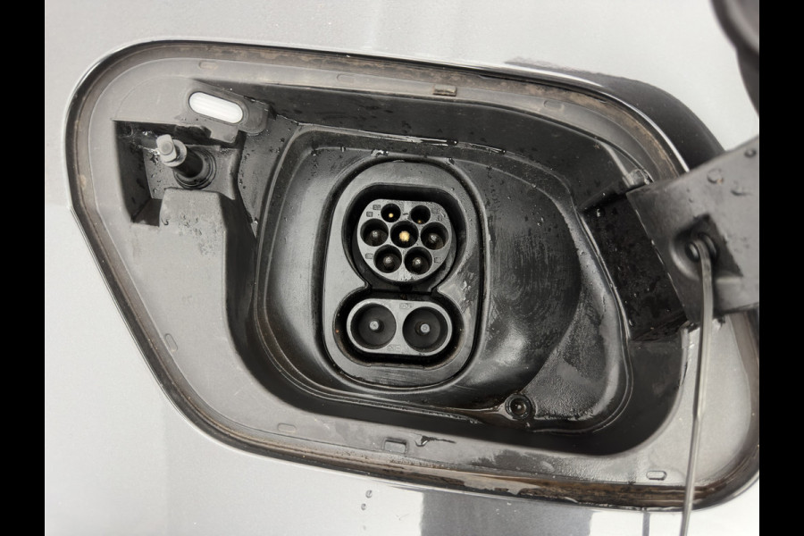 Volkswagen ID.3 First Max 58 kWh [ 3-Fase ] {SOH-91%} (INCL.BTW)  *PANO | HEAD-UP | ADAPTIVE-CRUISE | FULL-LED | BLIND-SPOT | CAMERA | KEYLESS | MICROFIBRE | AMBIENT-LIGHT | NAVI-FULLMAP | DAB+ | ECC | PDC | HEATED-SPORTSEATS | DIGI-COCKPIT | 20