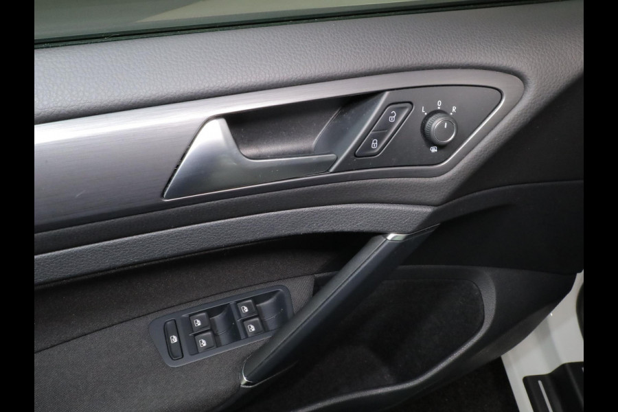 Volkswagen e-Golf E-DITION 136pk | Navi| Parksensors| LM-velgen| LED