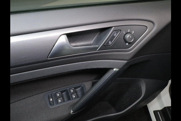 Volkswagen e-Golf E-DITION 136pk | Navi| Parksensors| LM-velgen| LED