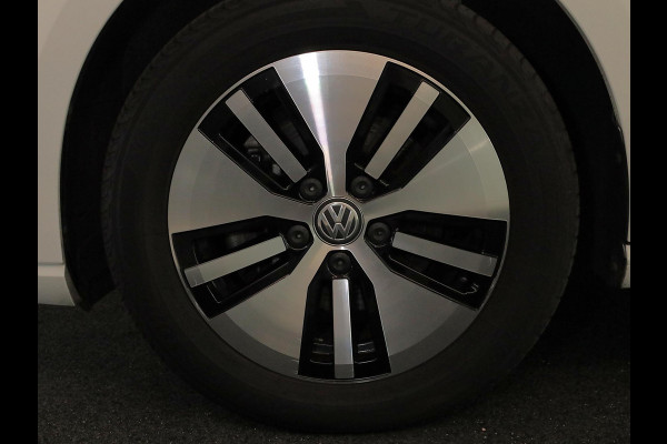Volkswagen e-Golf E-DITION 136pk | Navi| Parksensors| LM-velgen| LED