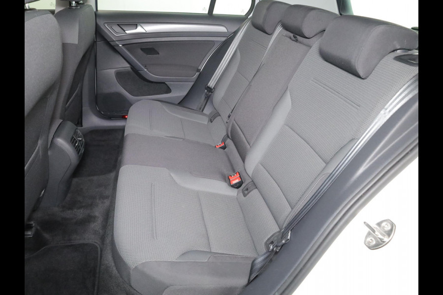 Volkswagen e-Golf E-DITION 136pk | Navi| Parksensors| LM-velgen| LED