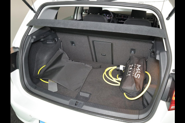 Volkswagen e-Golf E-DITION 136pk | Navi| Parksensors| LM-velgen| LED