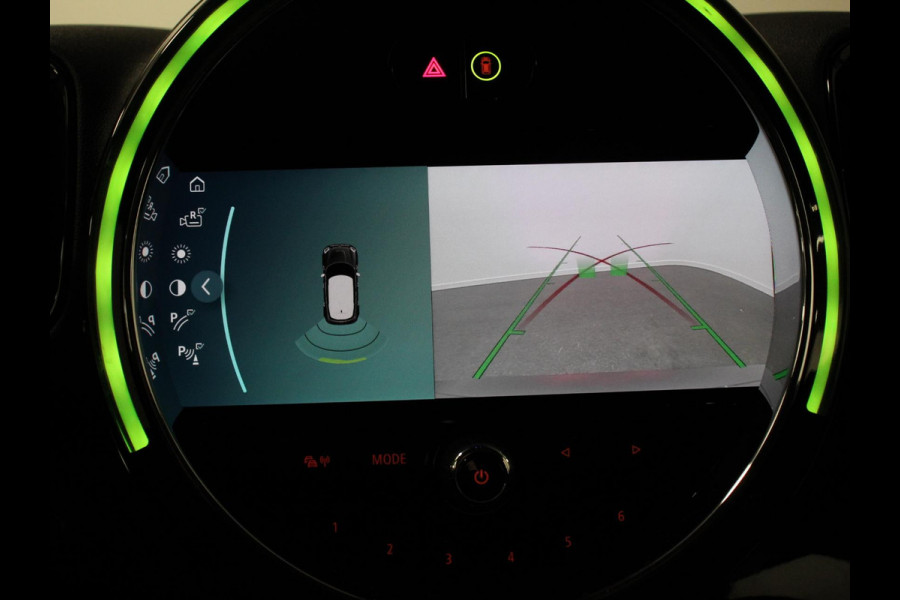 MINI Countryman PHEV 2.0 Cooper S E ALL4 Classic | Navigatie | Parkeersensoren achter | Achteruitrij camera | Cruise Control | Airco | 17” Lichtmetalen Velgen | Dakrails | Verwarmde voorstoelen | LED