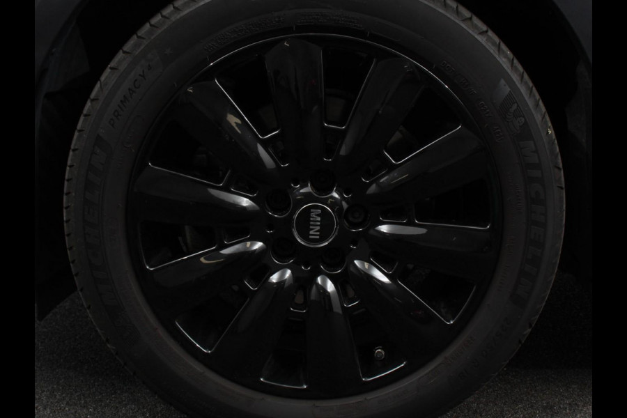 MINI Countryman PHEV 2.0 Cooper S E ALL4 Classic | Navigatie | Parkeersensoren achter | Achteruitrij camera | Cruise Control | Airco | 17” Lichtmetalen Velgen | Dakrails | Verwarmde voorstoelen | LED