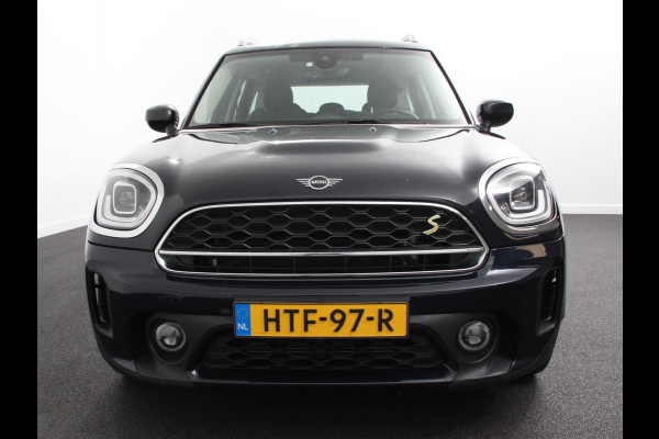 MINI Countryman PHEV 2.0 Cooper S E ALL4 Classic | Navigatie | Parkeersensoren achter | Achteruitrij camera | Cruise Control | Airco | 17” Lichtmetalen Velgen | Dakrails | Verwarmde voorstoelen | LED