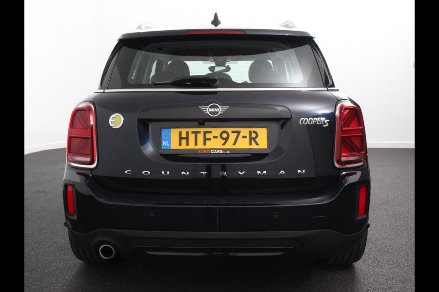 MINI Countryman PHEV 2.0 Cooper S E ALL4 Classic | Navigatie | Parkeersensoren achter | Achteruitrij camera | Cruise Control | Airco | 17” Lichtmetalen Velgen | Dakrails | Verwarmde voorstoelen | LED