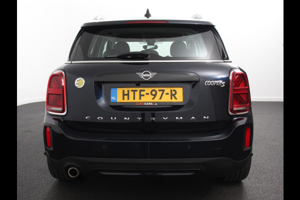 MINI Countryman PHEV 2.0 Cooper S E ALL4 Classic | Navigatie | Parkeersensoren achter | Achteruitrij camera | Cruise Control | Airco | 17” Lichtmetalen Velgen | Dakrails | Verwarmde voorstoelen | LED