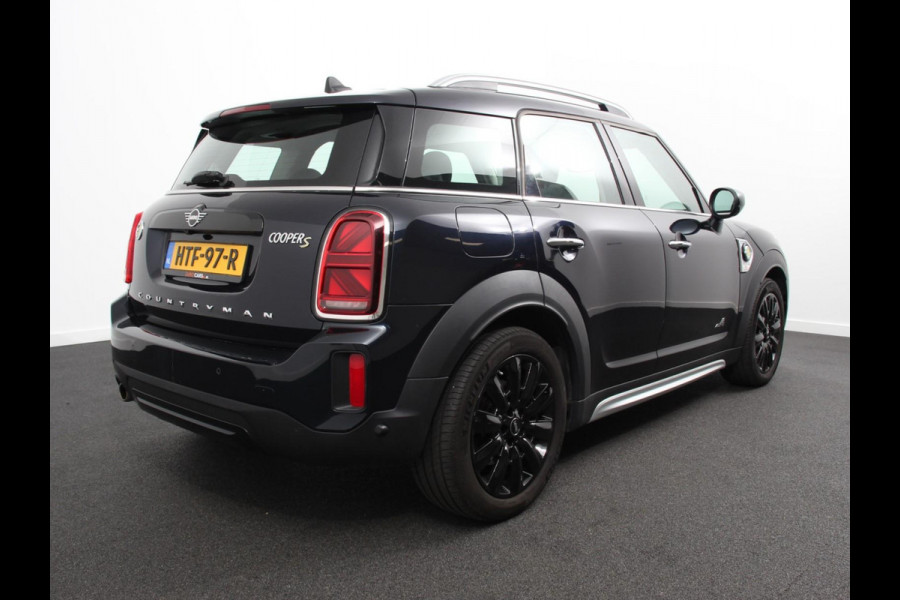 MINI Countryman PHEV 2.0 Cooper S E ALL4 Classic | Navigatie | Parkeersensoren achter | Achteruitrij camera | Cruise Control | Airco | 17” Lichtmetalen Velgen | Dakrails | Verwarmde voorstoelen | LED