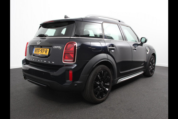 MINI Countryman PHEV 2.0 Cooper S E ALL4 Classic | Navigatie | Parkeersensoren achter | Achteruitrij camera | Cruise Control | Airco | 17” Lichtmetalen Velgen | Dakrails | Verwarmde voorstoelen | LED