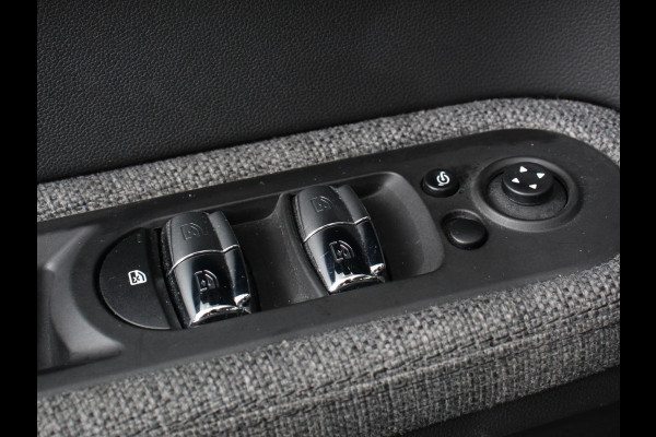 MINI Countryman PHEV 2.0 Cooper S E ALL4 Classic | Navigatie | Parkeersensoren achter | Achteruitrij camera | Cruise Control | Airco | 17” Lichtmetalen Velgen | Dakrails | Verwarmde voorstoelen | LED