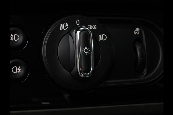 MINI Countryman PHEV 2.0 Cooper S E ALL4 Classic | Navigatie | Parkeersensoren achter | Achteruitrij camera | Cruise Control | Airco | 17” Lichtmetalen Velgen | Dakrails | Verwarmde voorstoelen | LED
