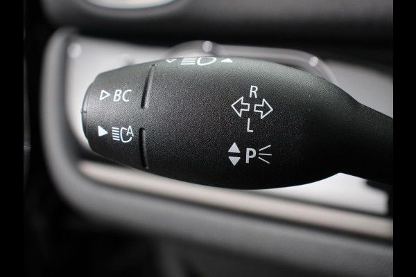 MINI Countryman PHEV 2.0 Cooper S E ALL4 Classic | Navigatie | Parkeersensoren achter | Achteruitrij camera | Cruise Control | Airco | 17” Lichtmetalen Velgen | Dakrails | Verwarmde voorstoelen | LED