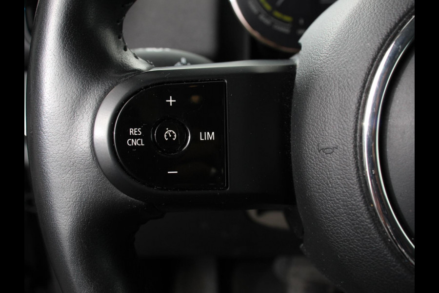 MINI Countryman PHEV 2.0 Cooper S E ALL4 Classic | Navigatie | Parkeersensoren achter | Achteruitrij camera | Cruise Control | Airco | 17” Lichtmetalen Velgen | Dakrails | Verwarmde voorstoelen | LED