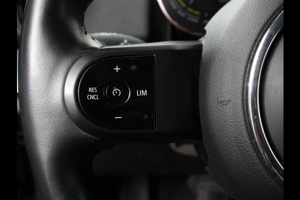 MINI Countryman PHEV 2.0 Cooper S E ALL4 Classic | Navigatie | Parkeersensoren achter | Achteruitrij camera | Cruise Control | Airco | 17” Lichtmetalen Velgen | Dakrails | Verwarmde voorstoelen | LED