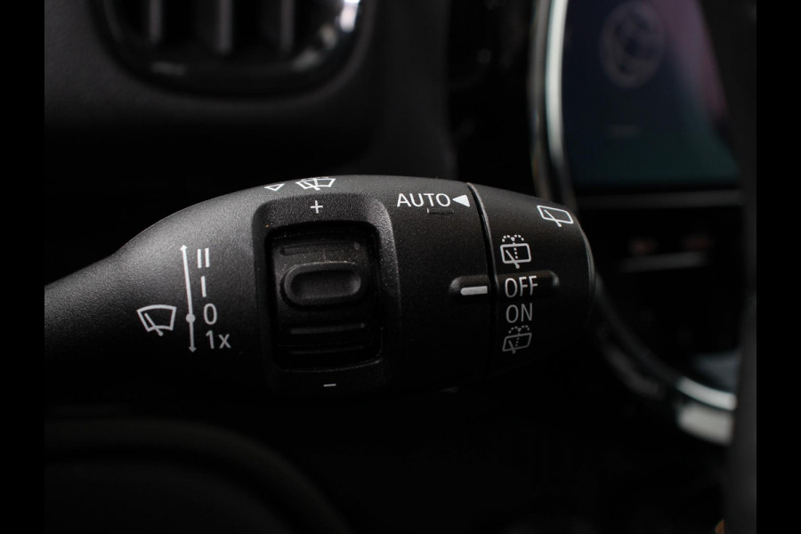 MINI Countryman PHEV 2.0 Cooper S E ALL4 Classic | Navigatie | Parkeersensoren achter | Achteruitrij camera | Cruise Control | Airco | 17” Lichtmetalen Velgen | Dakrails | Verwarmde voorstoelen | LED