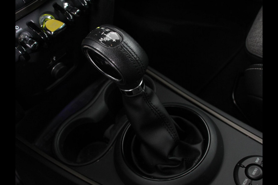 MINI Countryman PHEV 2.0 Cooper S E ALL4 Classic | Navigatie | Parkeersensoren achter | Achteruitrij camera | Cruise Control | Airco | 17” Lichtmetalen Velgen | Dakrails | Verwarmde voorstoelen | LED