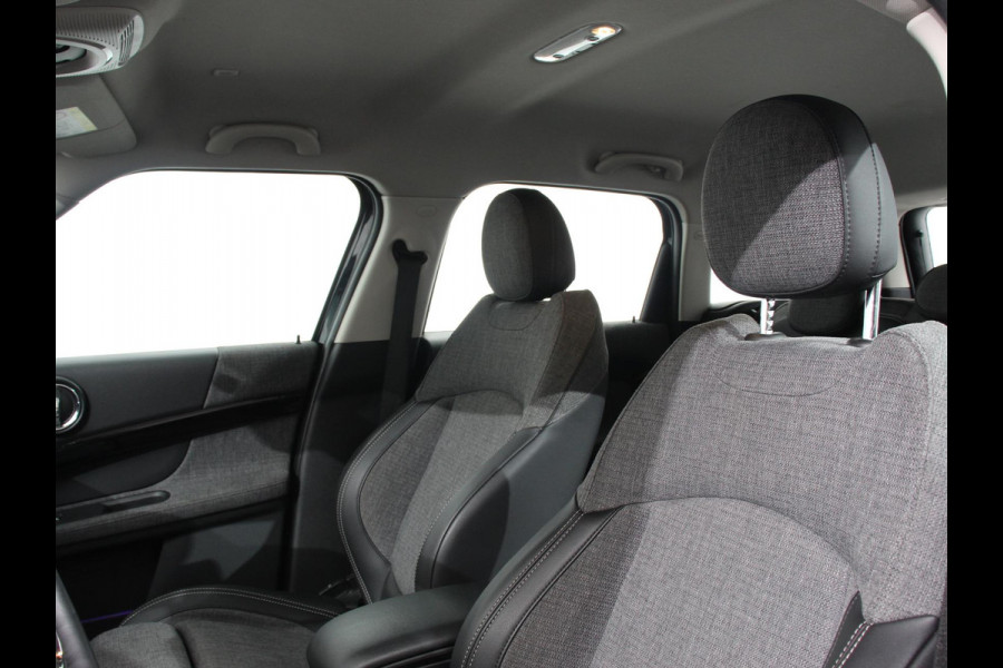 MINI Countryman PHEV 2.0 Cooper S E ALL4 Classic | Navigatie | Parkeersensoren achter | Achteruitrij camera | Cruise Control | Airco | 17” Lichtmetalen Velgen | Dakrails | Verwarmde voorstoelen | LED