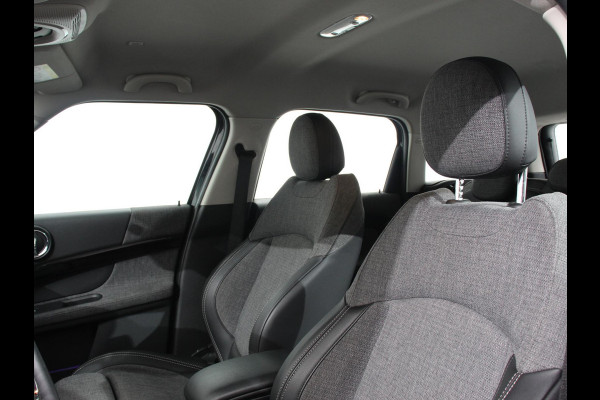 MINI Countryman PHEV 2.0 Cooper S E ALL4 Classic | Navigatie | Parkeersensoren achter | Achteruitrij camera | Cruise Control | Airco | 17” Lichtmetalen Velgen | Dakrails | Verwarmde voorstoelen | LED