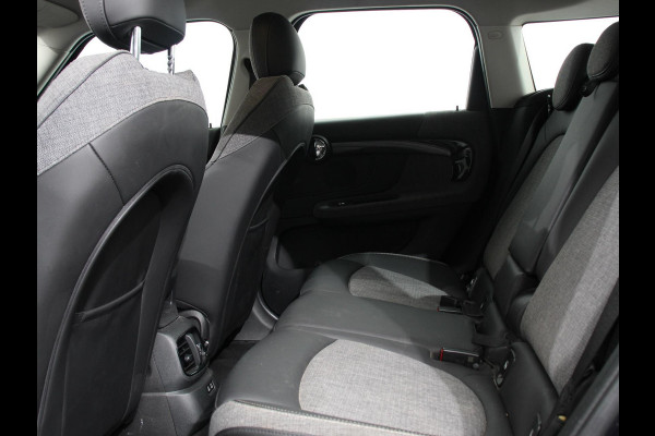 MINI Countryman PHEV 2.0 Cooper S E ALL4 Classic | Navigatie | Parkeersensoren achter | Achteruitrij camera | Cruise Control | Airco | 17” Lichtmetalen Velgen | Dakrails | Verwarmde voorstoelen | LED