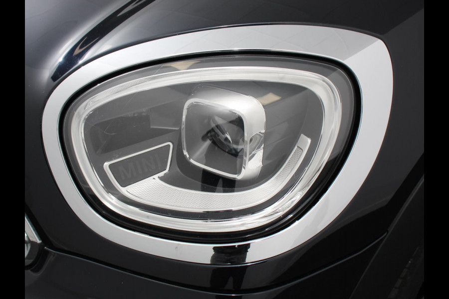 MINI Countryman PHEV 2.0 Cooper S E ALL4 Classic | Navigatie | Parkeersensoren achter | Achteruitrij camera | Cruise Control | Airco | 17” Lichtmetalen Velgen | Dakrails | Verwarmde voorstoelen | LED