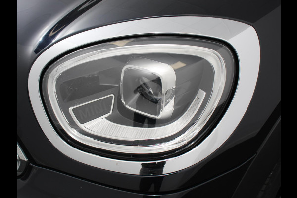 MINI Countryman PHEV 2.0 Cooper S E ALL4 Classic | Navigatie | Parkeersensoren achter | Achteruitrij camera | Cruise Control | Airco | 17” Lichtmetalen Velgen | Dakrails | Verwarmde voorstoelen | LED