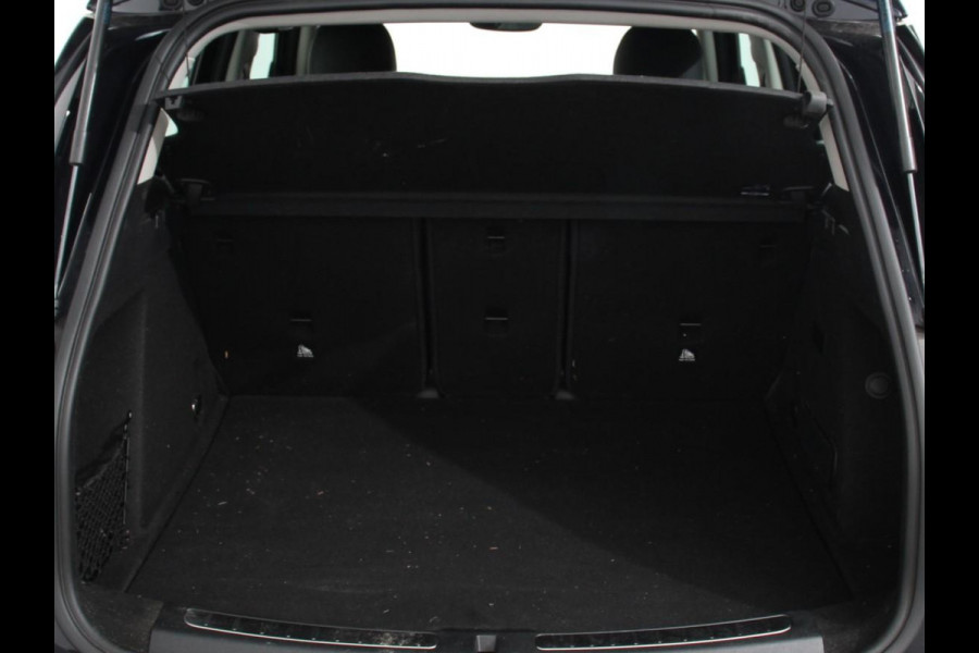 MINI Countryman PHEV 2.0 Cooper S E ALL4 Classic | Navigatie | Parkeersensoren achter | Achteruitrij camera | Cruise Control | Airco | 17” Lichtmetalen Velgen | Dakrails | Verwarmde voorstoelen | LED