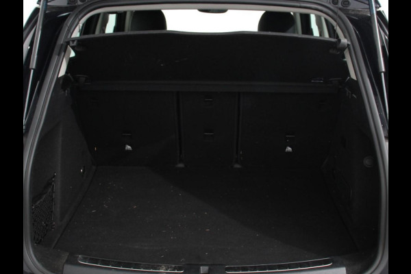 MINI Countryman PHEV 2.0 Cooper S E ALL4 Classic | Navigatie | Parkeersensoren achter | Achteruitrij camera | Cruise Control | Airco | 17” Lichtmetalen Velgen | Dakrails | Verwarmde voorstoelen | LED